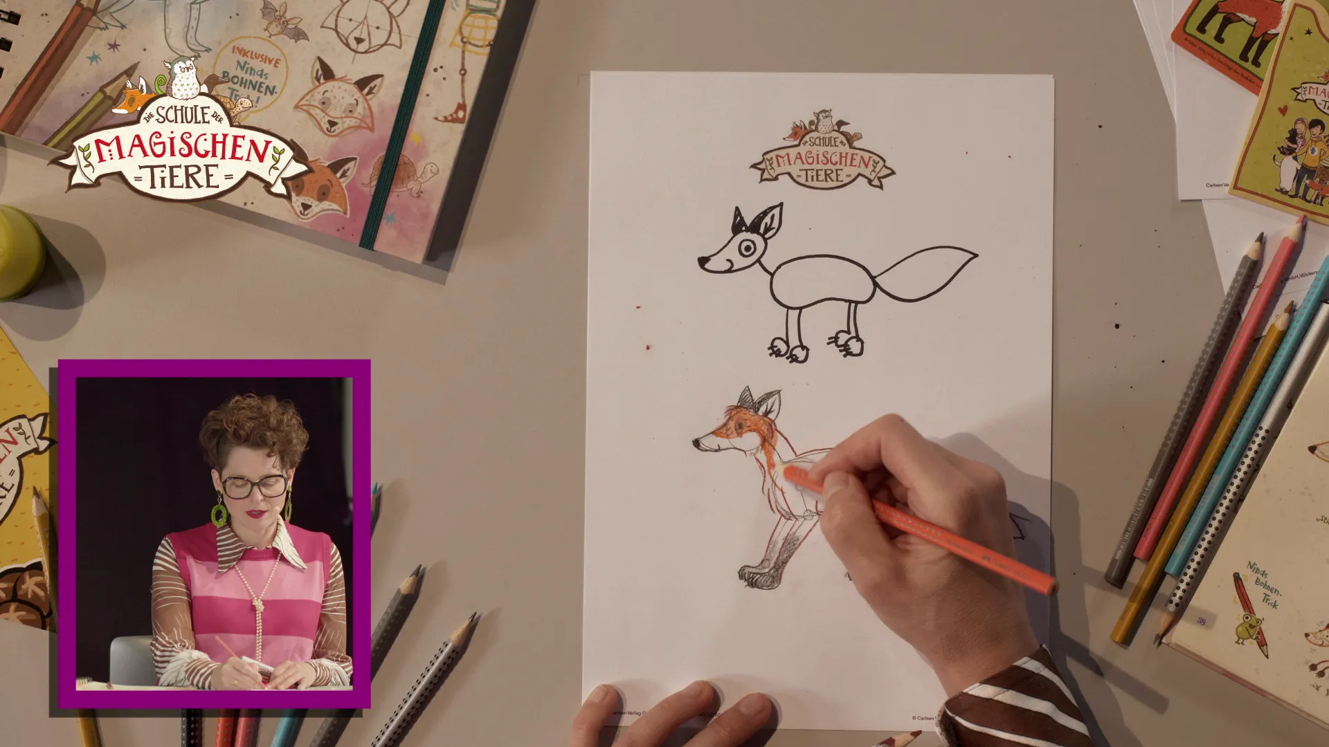 Frau zeichnet einen Fuchs mit Buntstiften